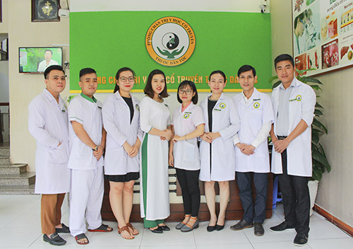 Đội ngũ y bác sĩ tại Trung tâm Thuốc dân tộc cơ sở Hồ Chí Minh