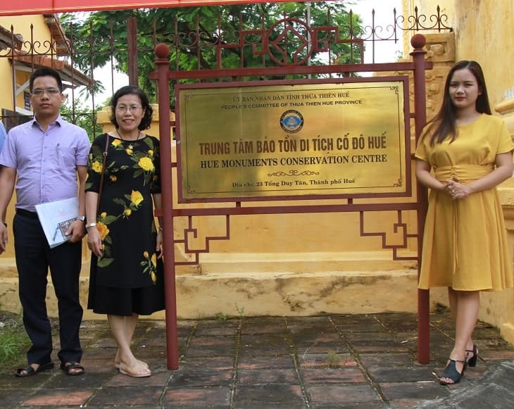 TS.BS Nguyễn Thị Vân Anh cùng đội ngũ cố vấn đã dành thời gian đến Huế nghiên cứu