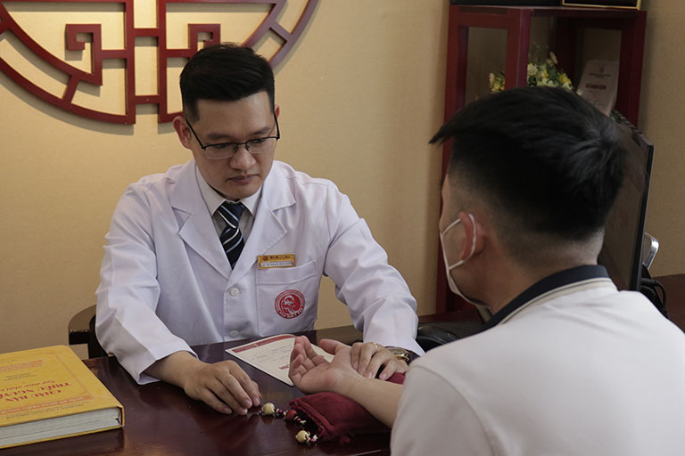 Bác sĩ Trần Hải Long có nhiều kinh nghiệm trong thăm khám và khắc phục các bệnh sinh lý nam